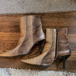 PAZZO PETA HEELED BOOTS